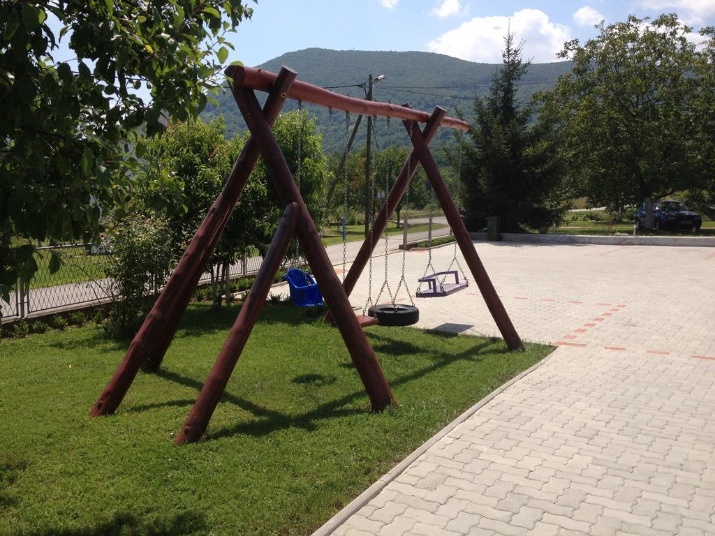 Guesthouse Ante Hodak Selište Drežničko Exterior foto