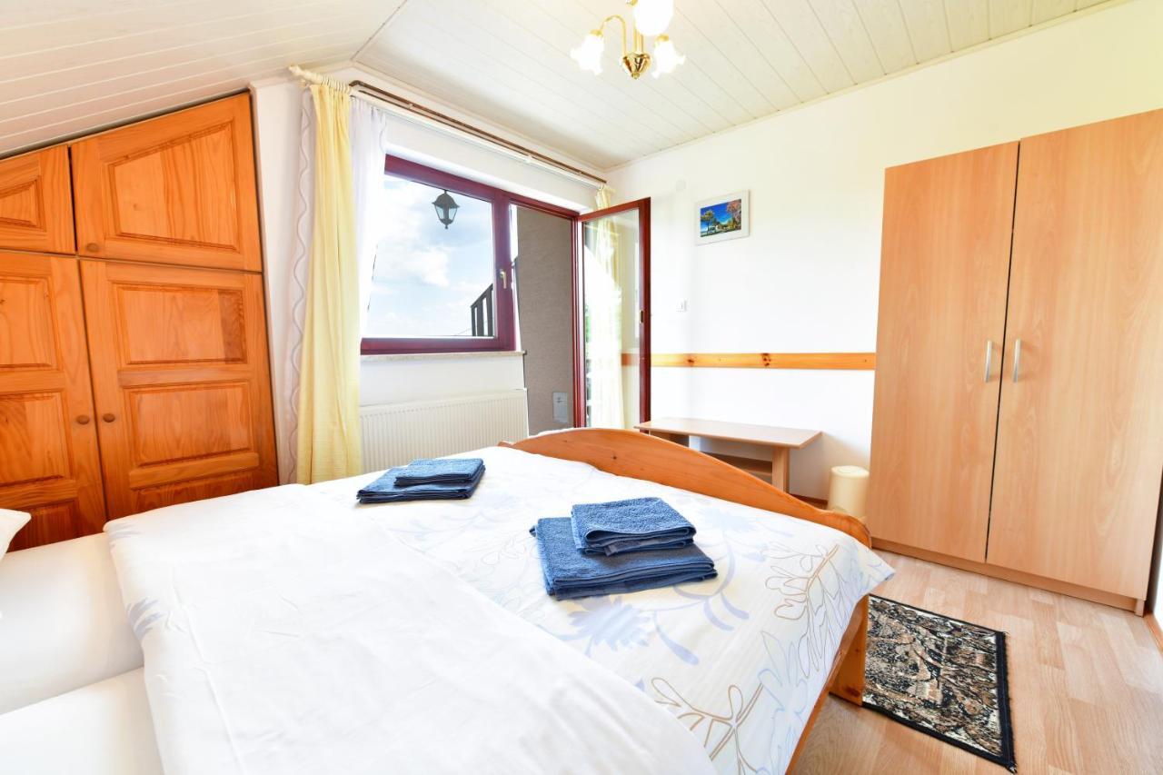 Guesthouse Ante Hodak Selište Drežničko Exterior foto