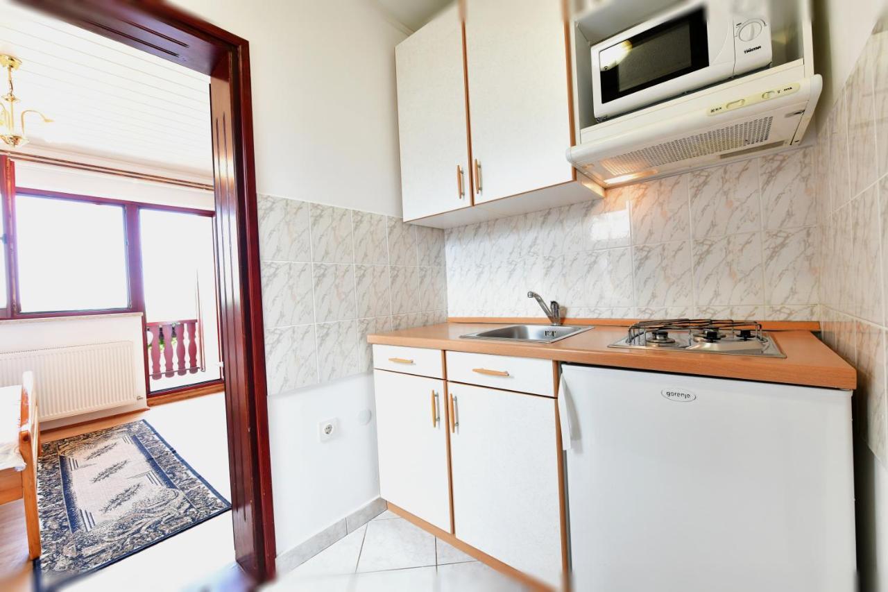 Guesthouse Ante Hodak Selište Drežničko Exterior foto